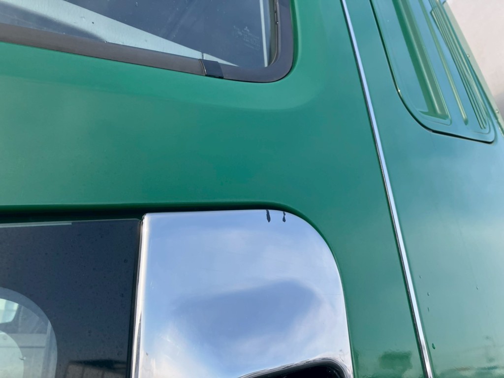 助手席側ドアにキズ・ヘコミがあります。|三菱 スーパーグレート QPG-FU64VZの写真22