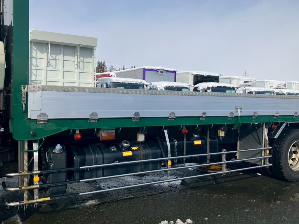 助手席側ボディーにキズ・サビがあります。|三菱 スーパーグレート QPG-FU64VZの写真26