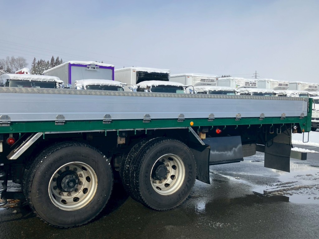 助手席側ボディーにキズ・サビ・塗装跡があります。|三菱 スーパーグレート QPG-FU64VZの写真27