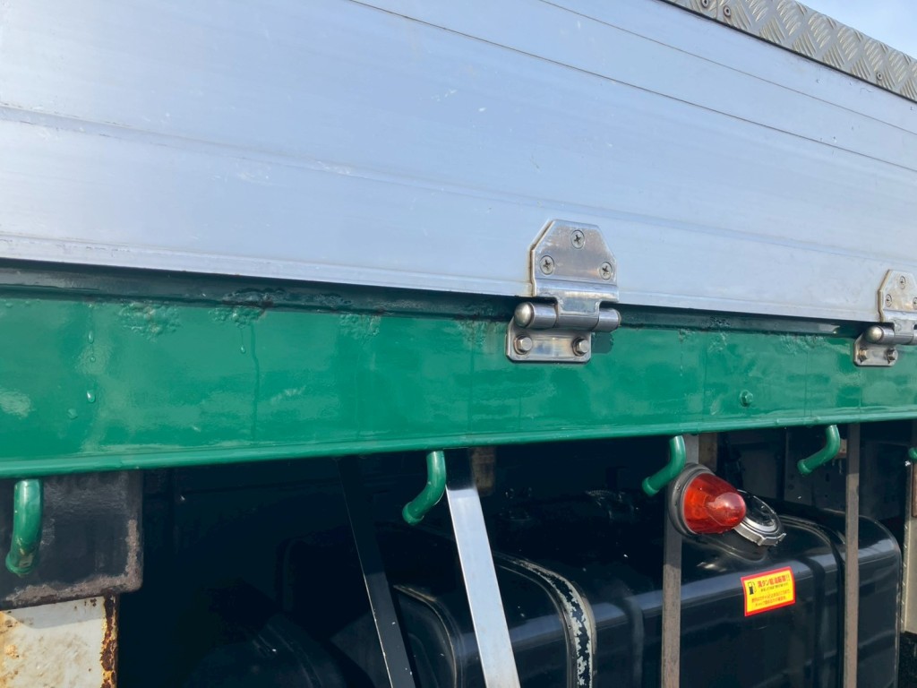 助手席側ボディーにサビがあります。|三菱 スーパーグレート QPG-FU64VZの写真28