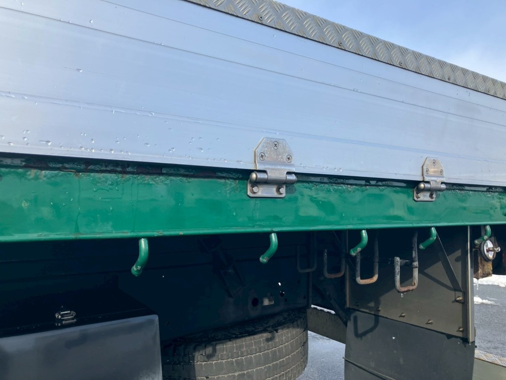 助手席側ボディーにサビがあります。|三菱 スーパーグレート QPG-FU64VZの写真29