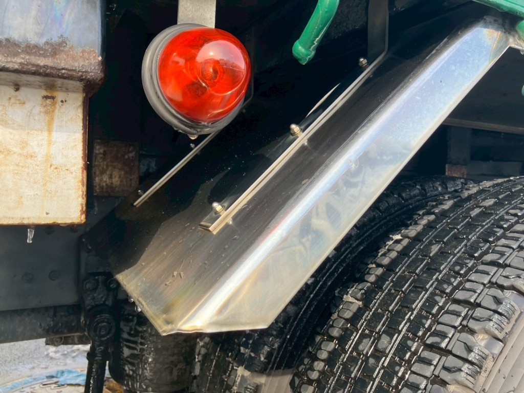 助手席側リアフェンダーに曲がりがあります。|三菱 スーパーグレート QPG-FU64VZの写真30