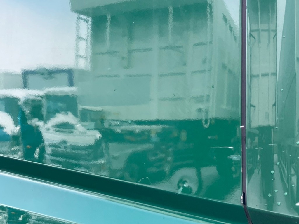 運転席側ドアにキズ・ヘコミがあります。|三菱 スーパーグレート QPG-FU64VZの写真31