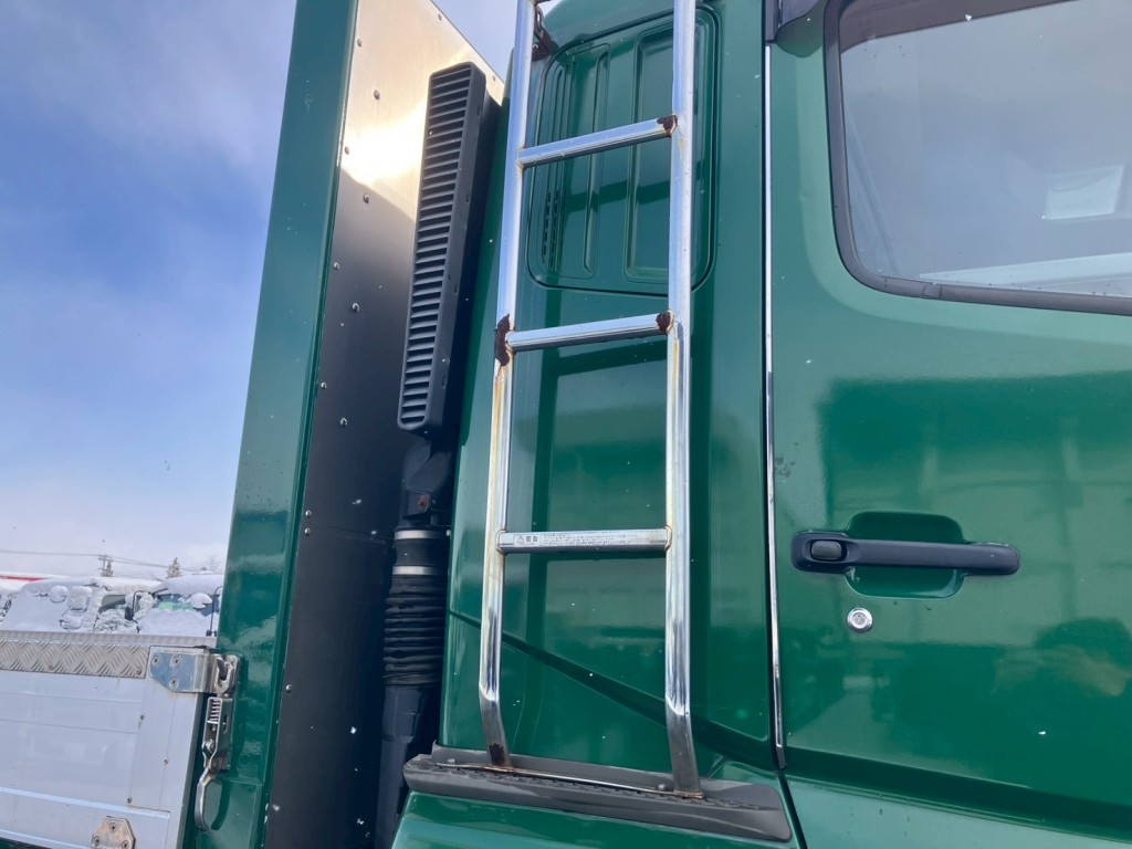 運転席側梯子にサビ・腐食があります。|三菱 スーパーグレート QPG-FU64VZの写真34