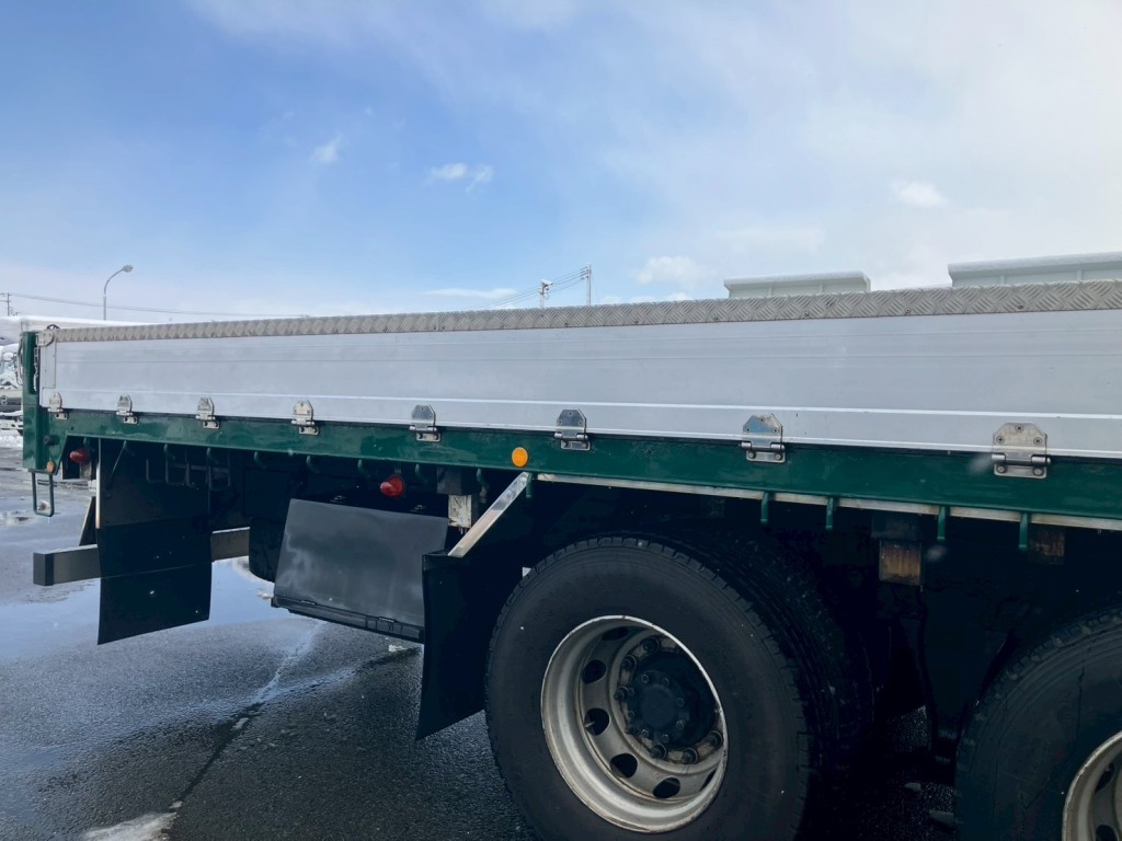 運転席側ボディーにキズ・サビ・塗装跡があります。|三菱 スーパーグレート QPG-FU64VZの写真36