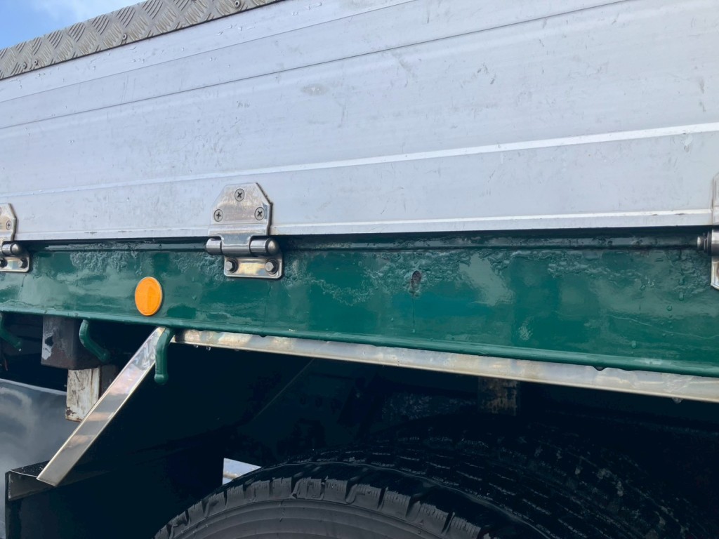 運転席側ボディーにサビがあります。|三菱 スーパーグレート QPG-FU64VZの写真38