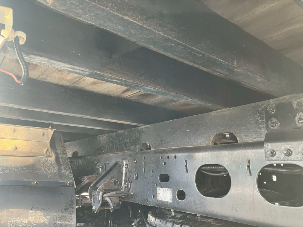 シャーシとネタの状態です。|いすゞ フォワード TKG-FRR90S2(2WD)の写真6