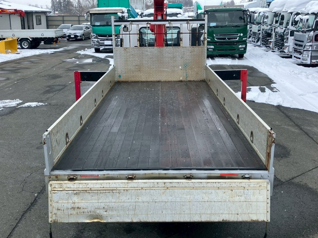 床は板張りです|いすゞ フォワード TKG-FRR90S2(2WD)の写真9