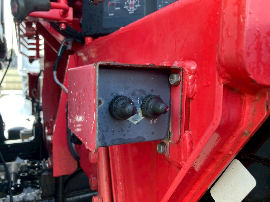 アウトリガ張出の操作スイッチです。|いすゞ フォワード TKG-FRR90S2(2WD)の写真16