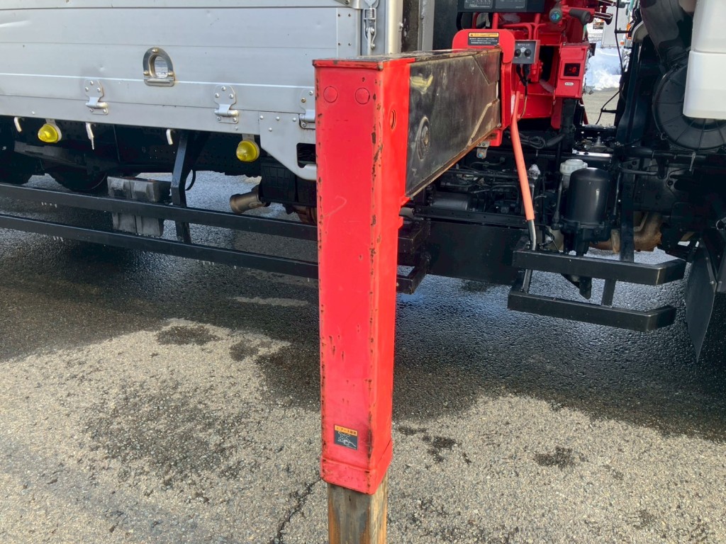 運転席側アウトリガにキズ・サビがあります。|いすゞ フォワード TKG-FRR90S2(2WD)の写真18