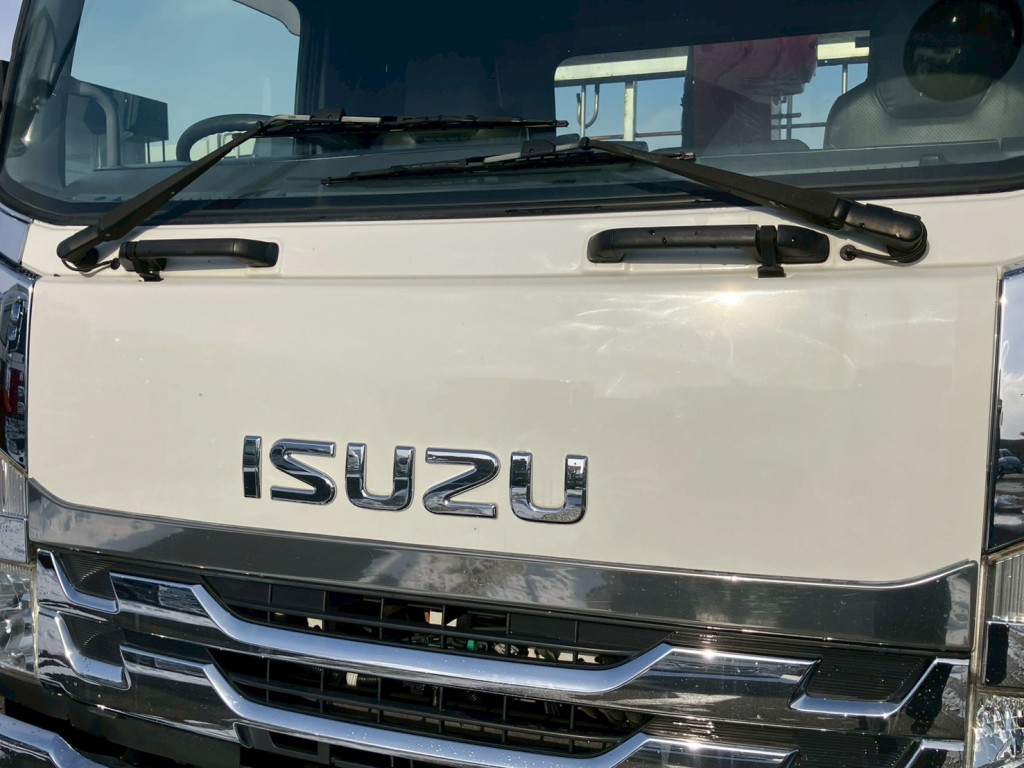 フロントパネルにキズ・ヘコミがあります。|いすゞ フォワード TKG-FRR90S2(2WD)の写真21