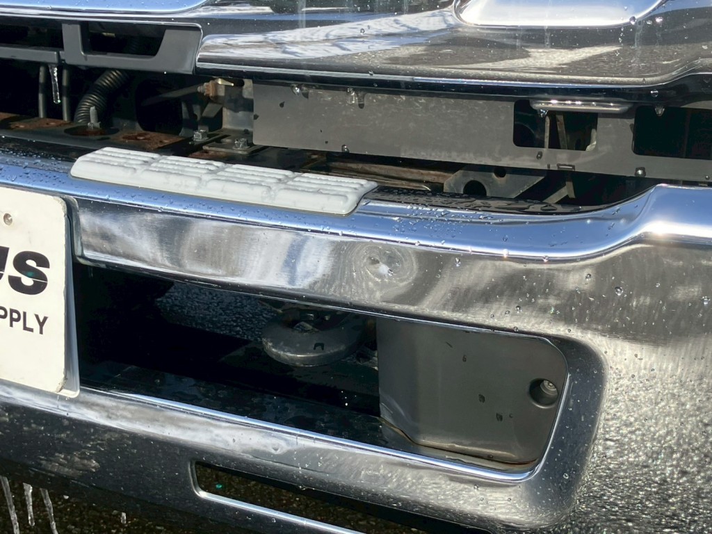 フロントバンパーにキズ・ヘコミがあります。|いすゞ フォワード TKG-FRR90S2(2WD)の写真22