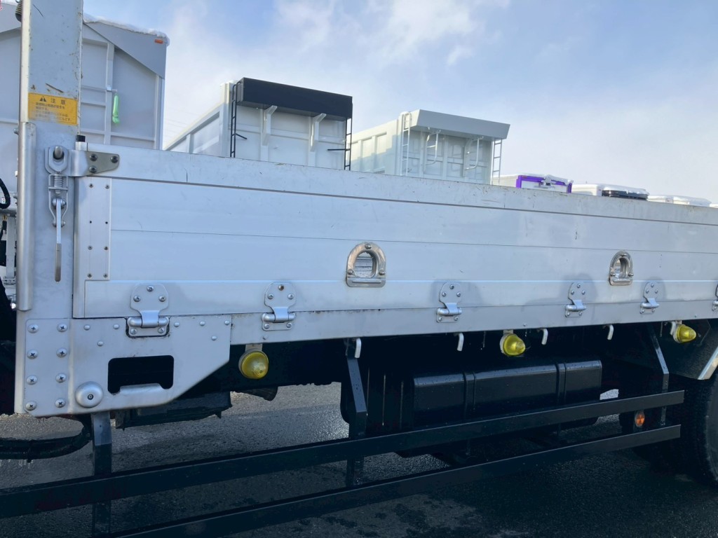 助手席側ボディーにキズ・サビ・ヘコミ・塗装跡があります。|いすゞ フォワード TKG-FRR90S2(2WD)の写真26