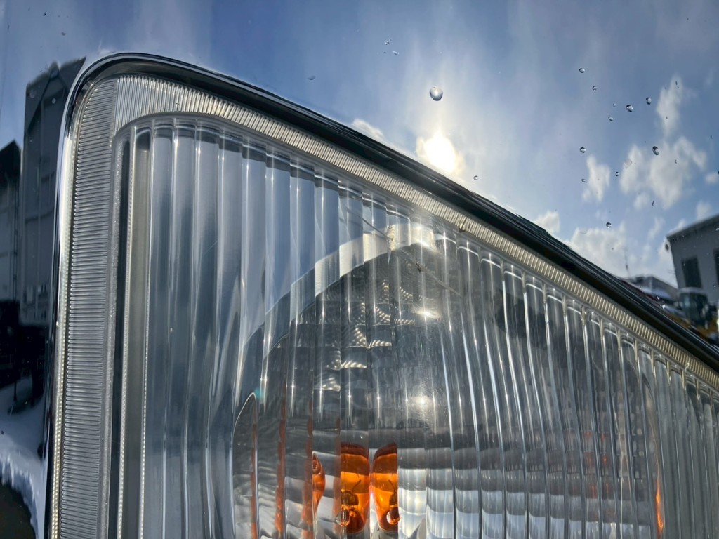 運転席側ウインカーレンズに亀裂があります。|いすゞ フォワード TKG-FRR90S2(2WD)の写真30