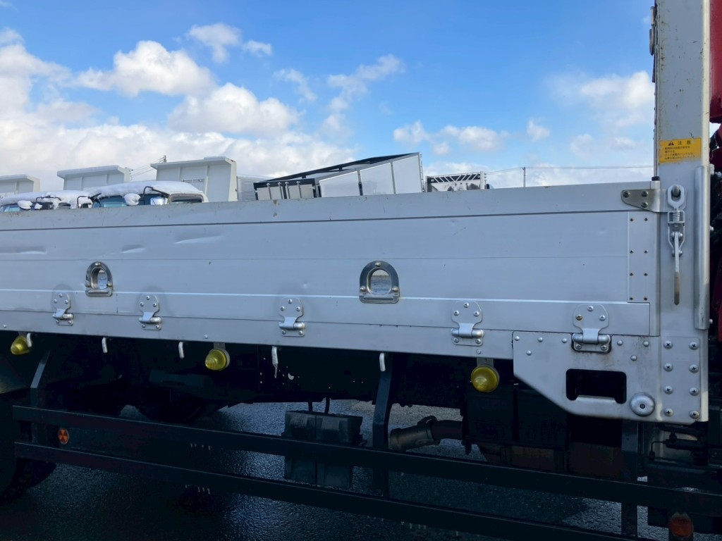 運転席側ボディーにキズ・サビ・ヘコミ・塗装跡があります。|いすゞ フォワード TKG-FRR90S2(2WD)の写真33