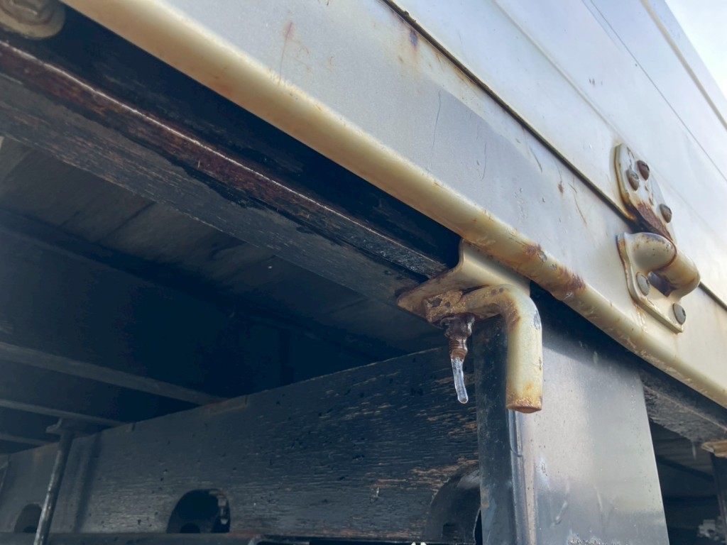 ロープフック部横ネタに割れがあります。（反対側も同様です）|いすゞ フォワード TKG-FRR90S2(2WD)の写真40