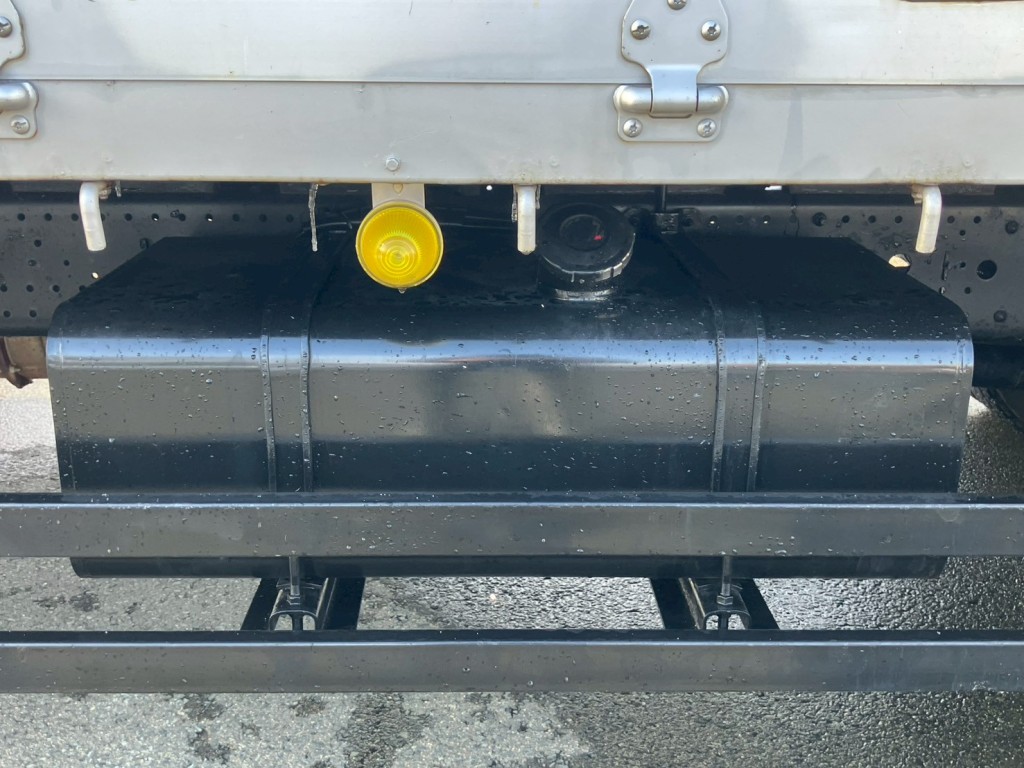 燃料タンクは150Lです。|いすゞ フォワード TKG-FRR90S2(2WD)の写真48