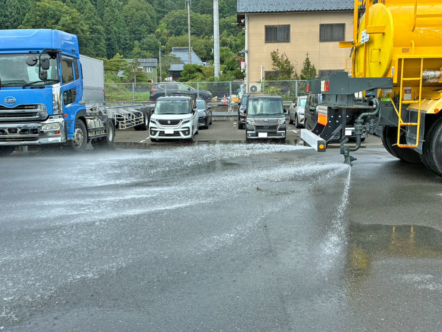後方散水状態です。|日野 プロフィア BDG-FS1EPYAの写真14