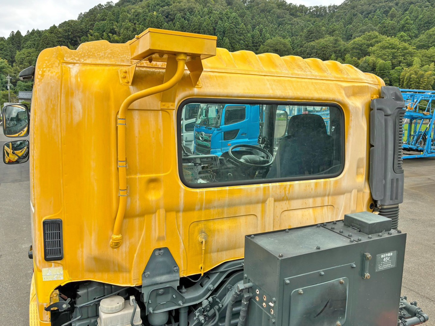 キャブバック全体に塗装剝がれがあります。(助手席側)|日野 プロフィア BDG-FS1EPYAの写真40