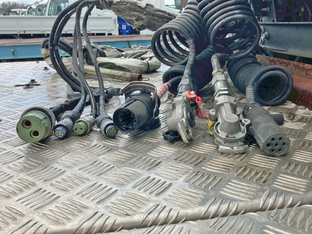 接続コネクター類です。|UDトラックス クオン 2PG-GK5AABの写真11