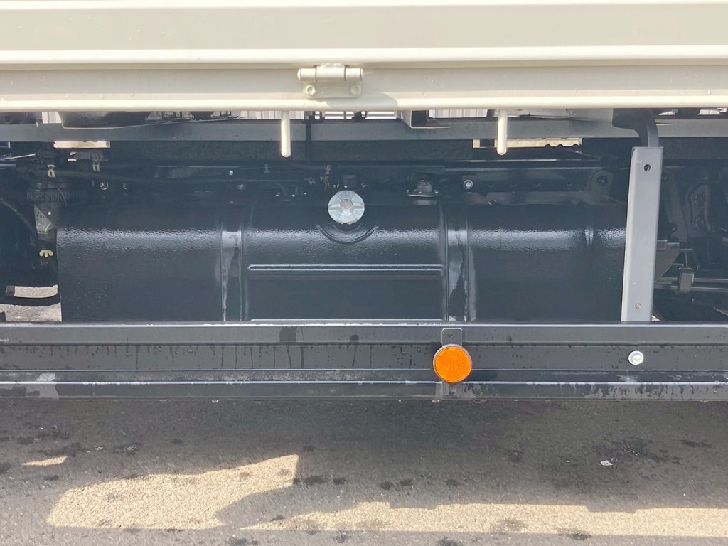 燃料タンクは100Lです。|日野 デュトロ 2KG-XZU712M(2WD)の写真19