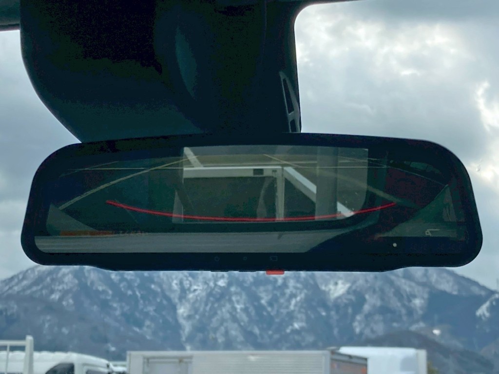 ルームミラーはバックモニターに切り替わります。|日野 デュトロ 2KG-XZU712M(2WD)の写真20