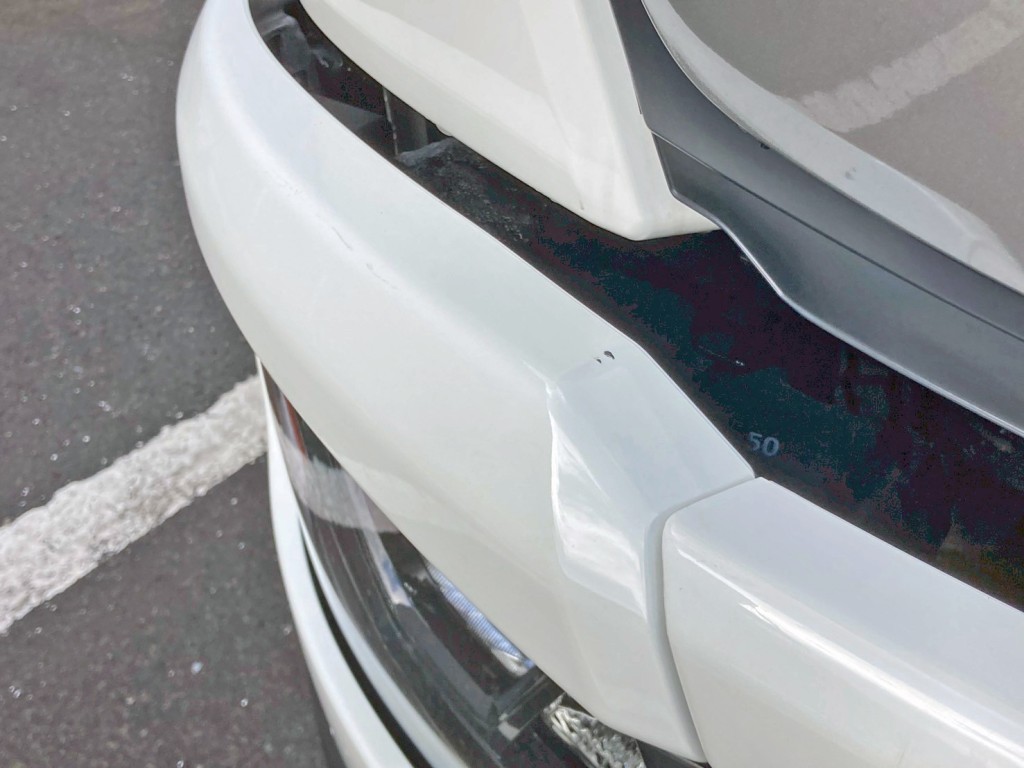 フロントバンパー運転席側に小キズがあります。|日野 レンジャー 2KG-FE2ACAの写真12