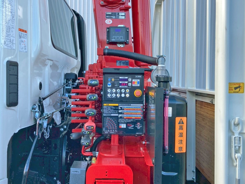 クレーンの操作レバーです。|日野 レンジャー 2KG-FE2ACAの写真14