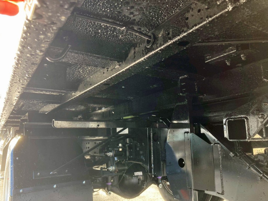 シャーシとネタの状態です。(縦ネタ・横ネタは鉄製です)|三菱 キャンター 2PG-FEB80(2WD)の写真6