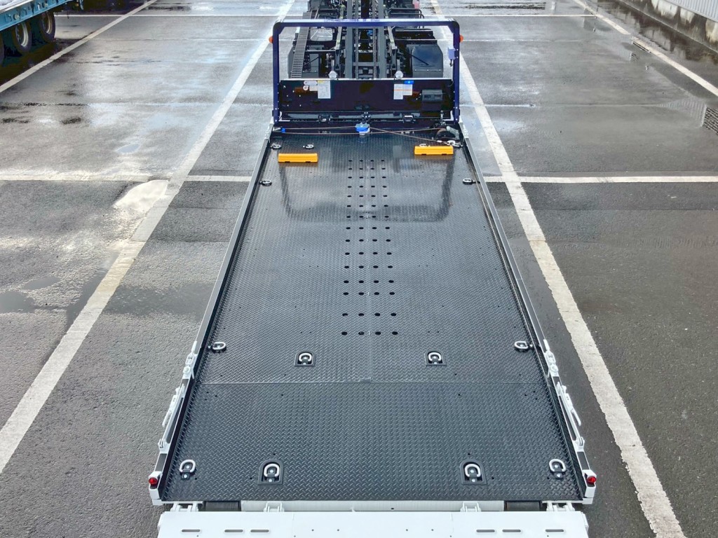 床は鉄板です。|三菱 キャンター 2PG-FEB80(2WD)の写真8