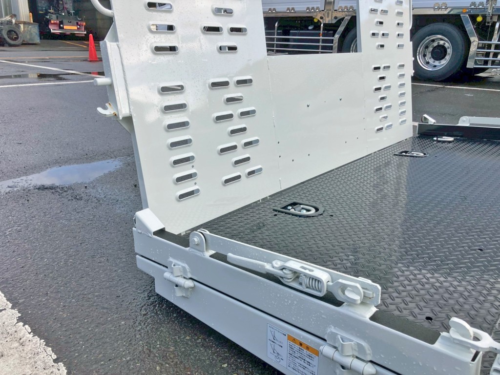 歩み卸し時のロックの格納状態です。|三菱 キャンター 2PG-FEB80(2WD)の写真16