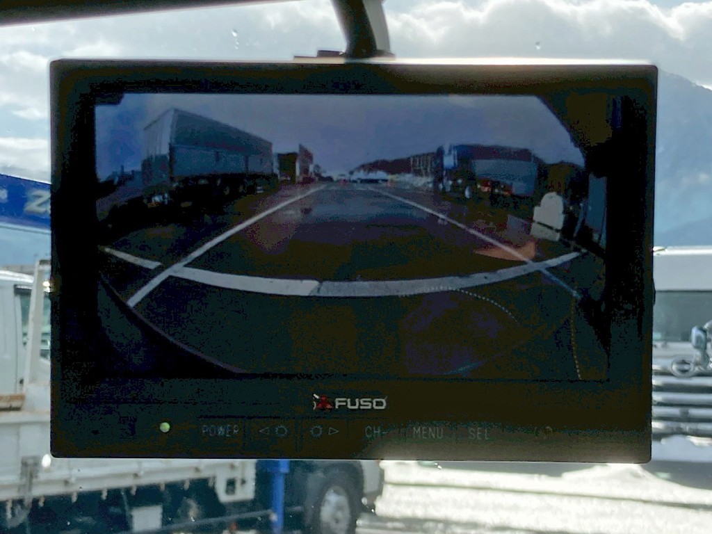 液晶バックモニター付きです。|三菱 キャンター 2PG-FEB80(2WD)の写真22