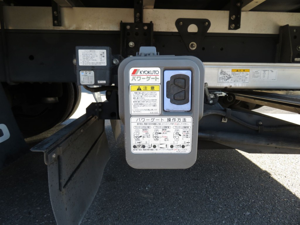 ゲートの操作スイッチです。|日野 レンジャー 2PG-FD2ABG(2WD)の写真27