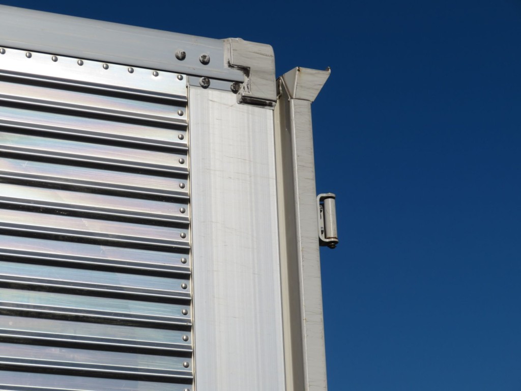 助手席側羽根の後端及び門口側面に細かい線キズがあります。|日野 レンジャー 2PG-FD2ABG(2WD)の写真53