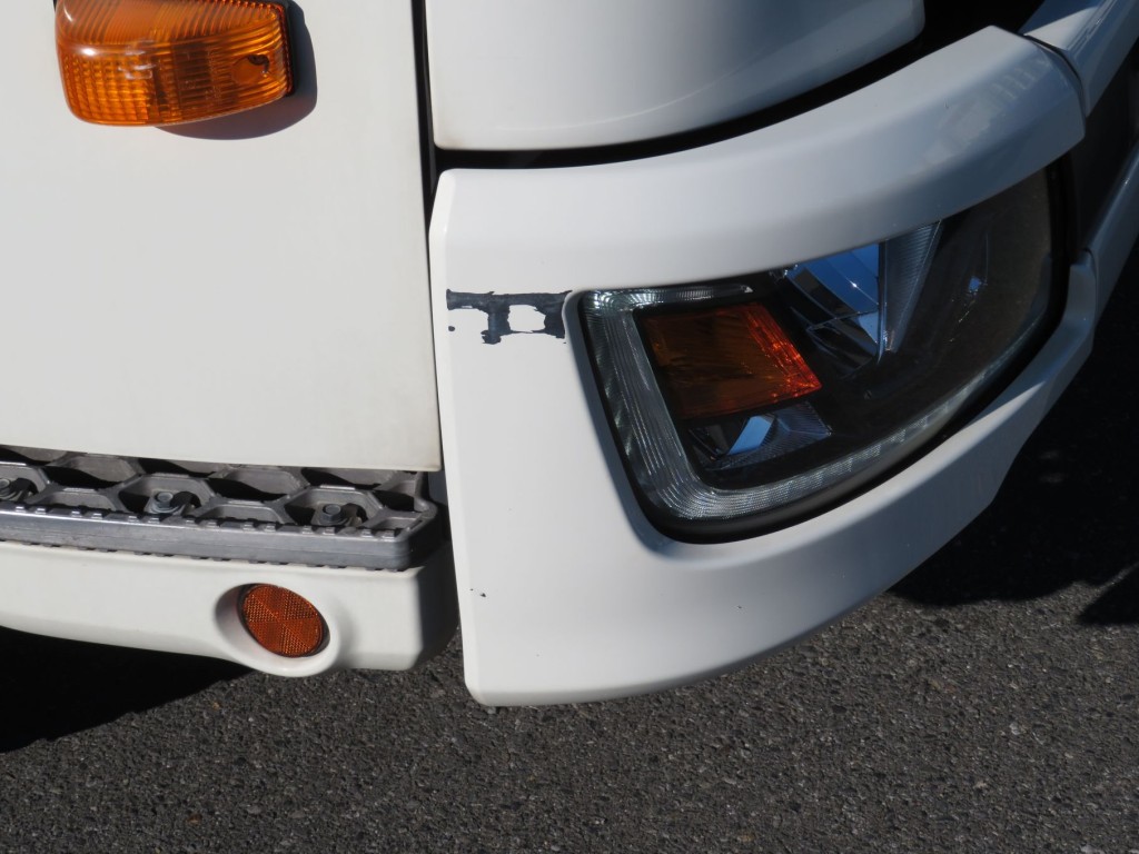 フロントバンパー運転席側にキズがあります。|日野 レンジャー 2PG-FD2ABG(2WD)の写真61