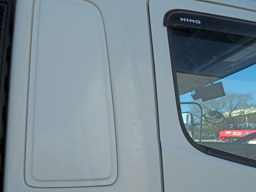 運転席側クォーターパネルに看板日焼け跡があります。|日野 レンジャー 2PG-FD2ABG(2WD)の写真65