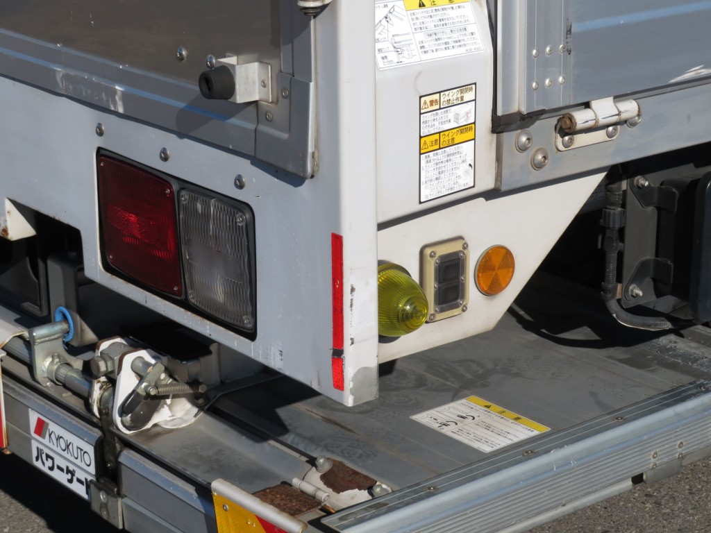 門口ポスト下部にキズがあります。|日野 レンジャー 2PG-FD2ABG(2WD)の写真75