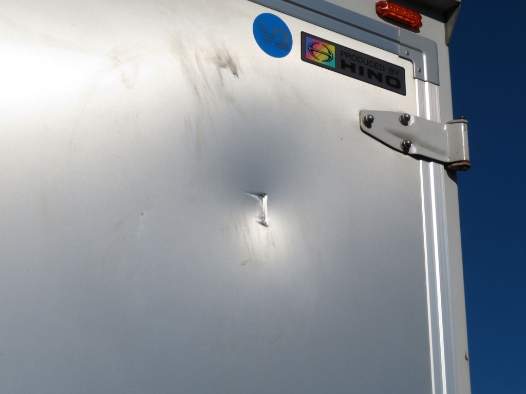 リア扉にヘコミがあります。|日野 レンジャー 2PG-FD2ABG(2WD)の写真77