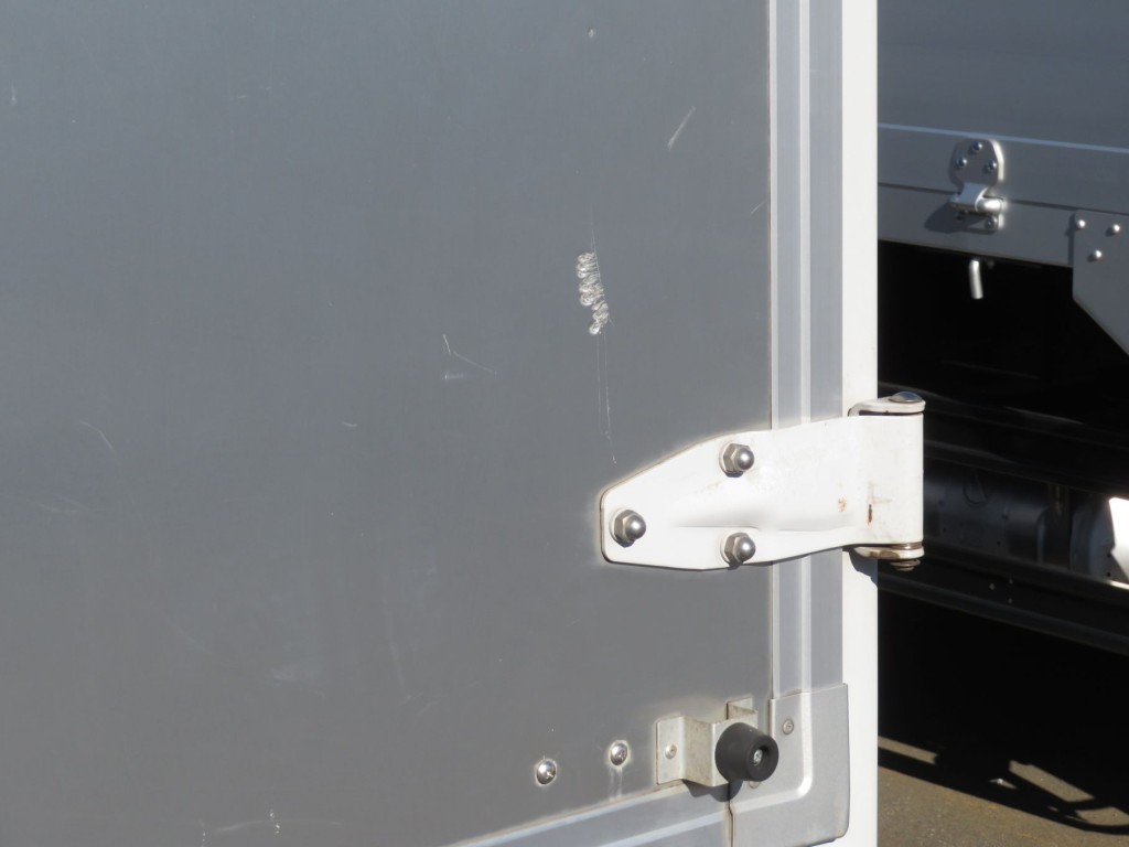 リア扉下部にキズがあります。|日野 レンジャー 2PG-FD2ABG(2WD)の写真79