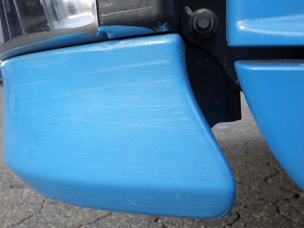 フロントバンパーの助手席側にハケ塗があります。|日野 プロフィア QPG-SH1EDDGの写真40