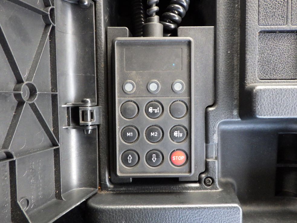 エアサスのコントローラーです。|日野 プロフィア QPG-SH1EDDGの写真54