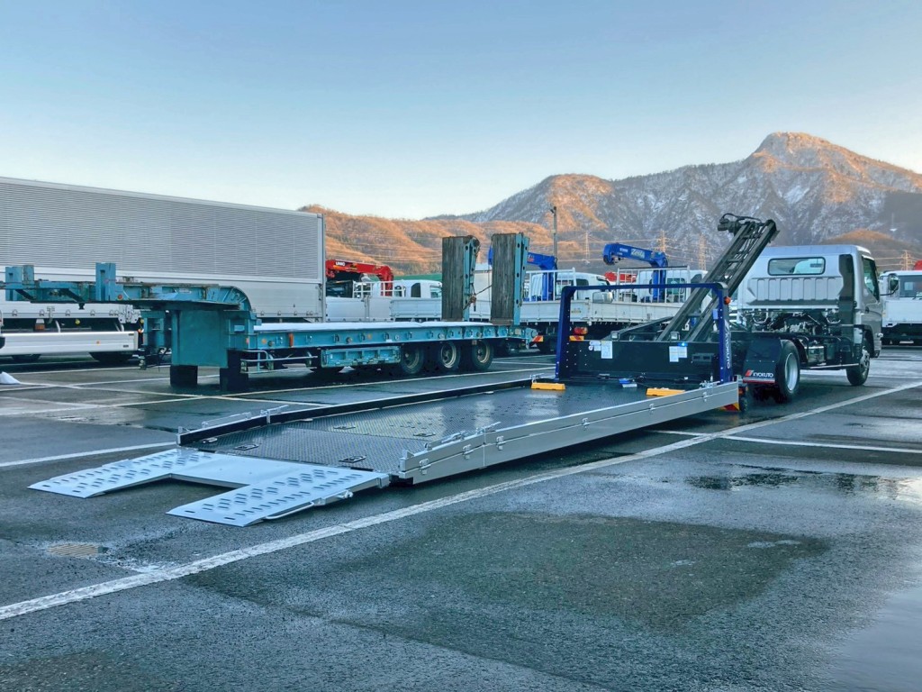 フラトップ仕様の為、低床車両の積載に重宝します。|三菱 キャンター 2PG-FEB80(2WD)の写真4