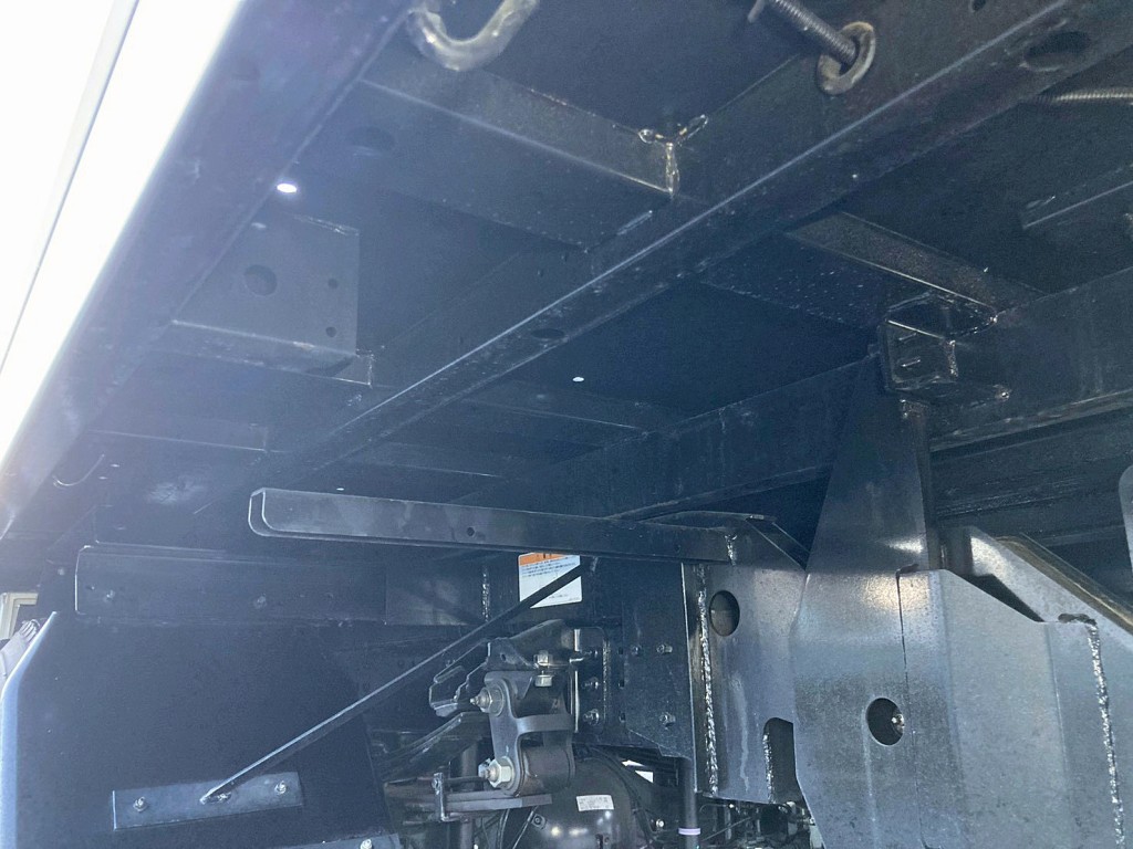 シャーシとネタの状態です。(縦ネタ・横ネタは鉄製です)|三菱 キャンター 2PG-FEB80(2WD)の写真6