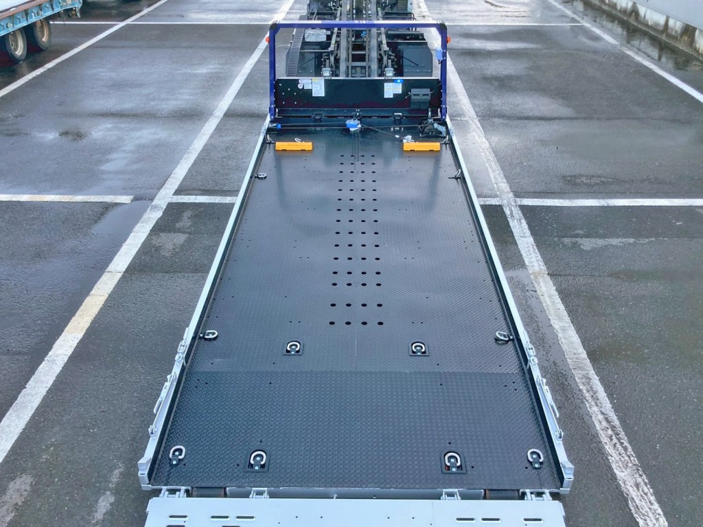 床は鉄板です。|三菱 キャンター 2PG-FEB80(2WD)の写真8