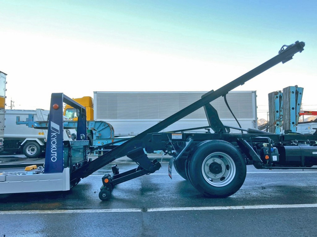 三菱 キャンター 2PG-FEB80(2WD)の写真13