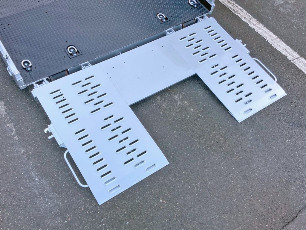 歩みは手動式です。|三菱 キャンター 2PG-FEB80(2WD)の写真18