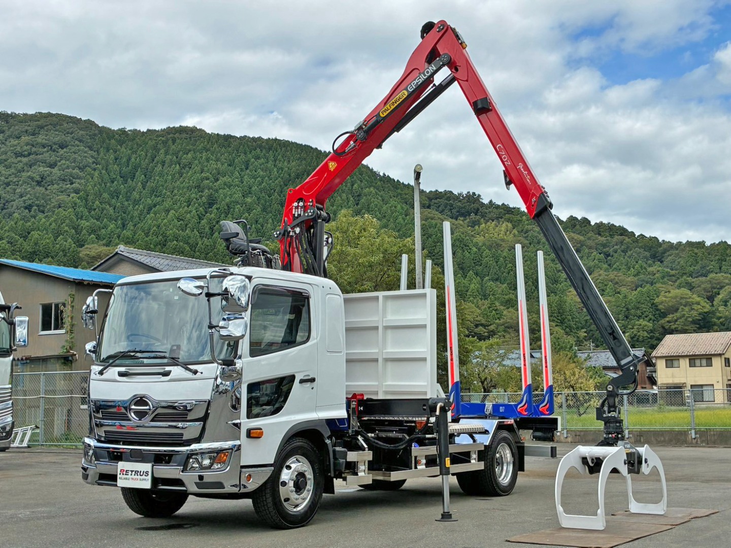 フロント周り、メッキパーツで飾っています。|日野 レンジャー 2KG-FE2ACAの写真1