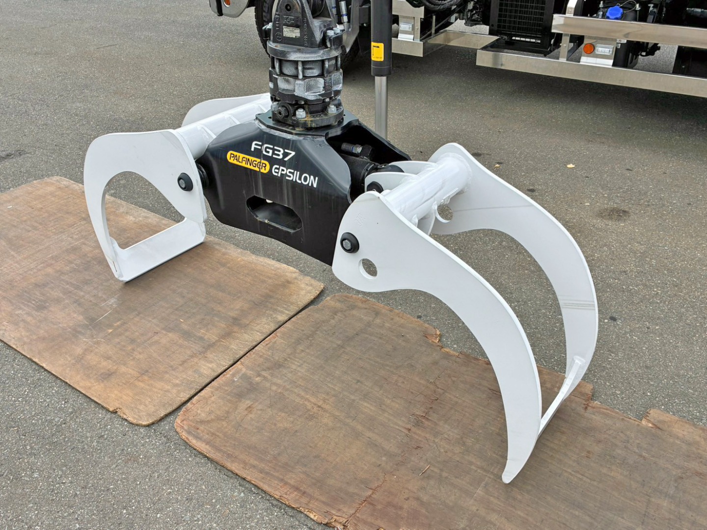 グラップルのローテーターは360度回転式です。|日野 レンジャー 2KG-FE2ACAの写真16