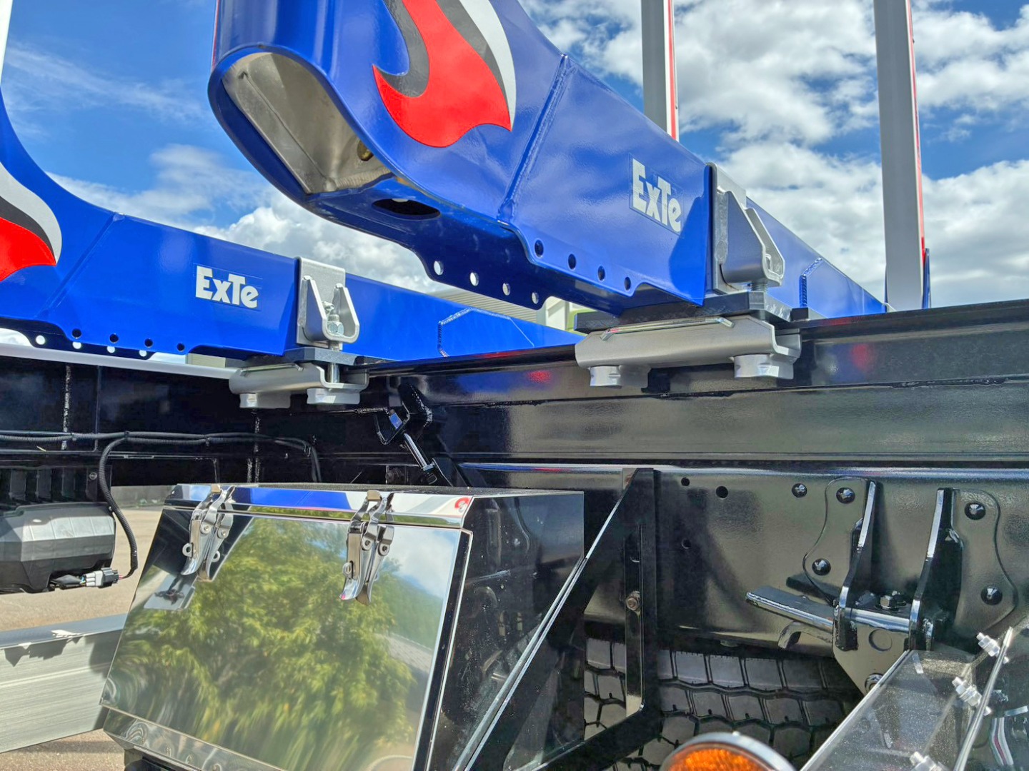 ボルシチは縦ネタにボルト止めされています。(運転席側)|日野 レンジャー 2KG-FE2ACAの写真30