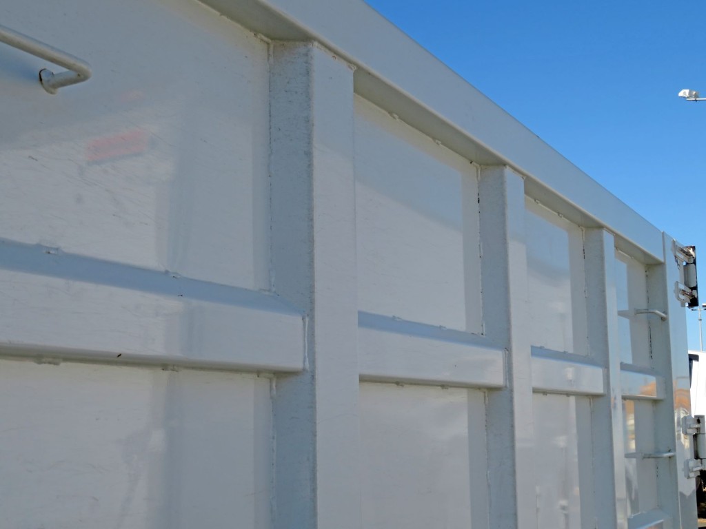 ボディ助手席側各所に線キズがあります。|いすゞ フォワード PKG-FRR90S1(2WD)の写真33